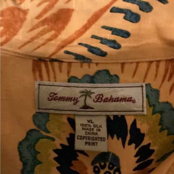 Tommy Bahama Mens Hawaiian Shirt Tropical Floral Silk Camp Yellow Gold XL - Picture 3 of 3